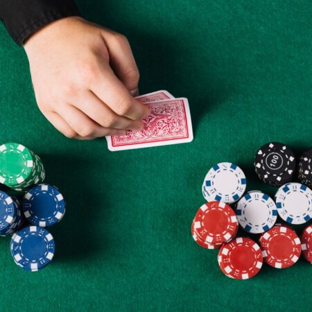 Poker in 6 einfachen Schritten lernen: Poker-Grundlagen für Anfänger